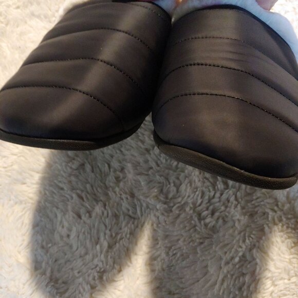 Vionic Josephine Black Orthopedic Arch Support Fur Indoor/Outdoor Slipper 9 - Picture 6 of 9